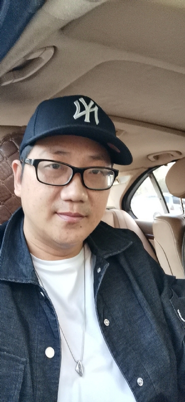 拥抱幸福的第一张照片--漳平婚介网